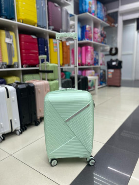 Чемодан 20 дюймов Sonara светло-зеленый с расширением из полипропилена (ручная кладь)