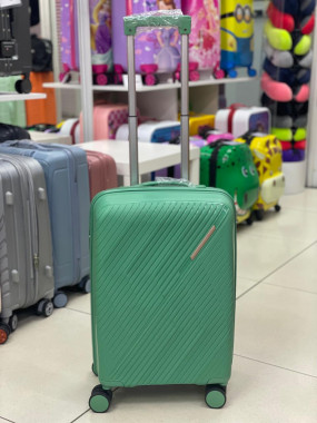 Чемодан 20 дюймов Woond зеленый из полипропилена (ручная кладь)