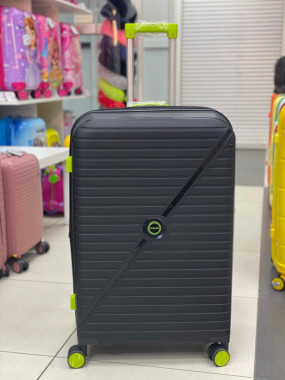 Чемодан 28 дюймов Kornet черный с расширением из полипропилена